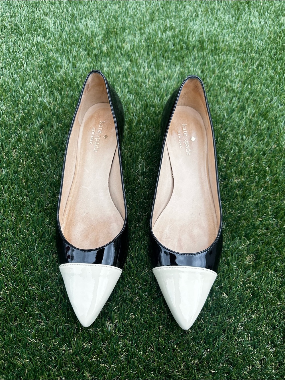 Kate Spade New York Black & White Patent Colorblock Pumps 🖤🤍 - Picture 2 of 4